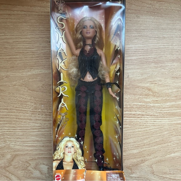 Rare Collectible 2002 or 2003 Shakira Doll with Black and Red Ensemble - Picture 3 of 9